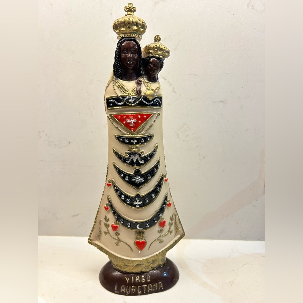 STATUE OF THE MADONNA
DI LORETO VIRGO
LAURETANA CM 33 IN HAND
DECORATED RESIN